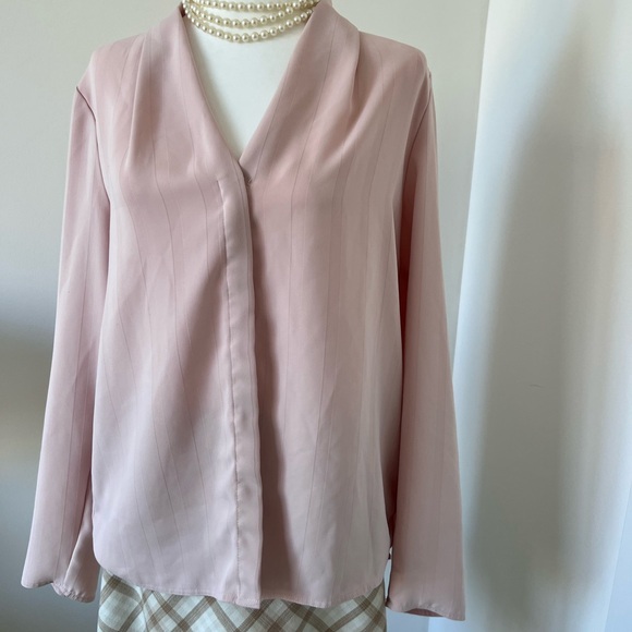 Aritzia Babaton Akira Power Blouse Long Sleeve V-Neck Light Pink, L - Picture 3 of 8